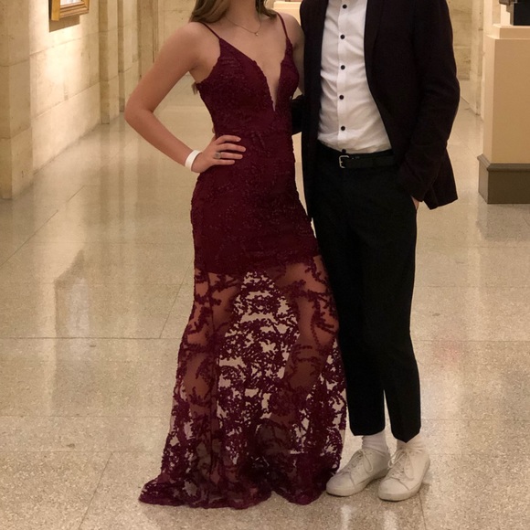 Low Cut Maroon Maxi Lace Prom Dress 🌟 - Picture 2 of 8